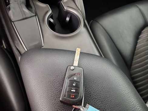 Used 2021 Toyota Camry SE FWD image 19
