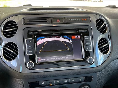 Used 2014 Volkswagen Tiguan SE image 13
