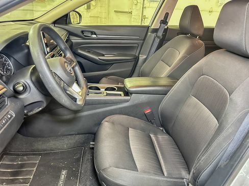 Used 2024 Nissan Altima 2.5 SV FWD image 10