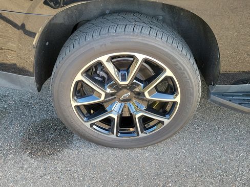 Used 2023 Chevrolet Suburban RST RWD image 37