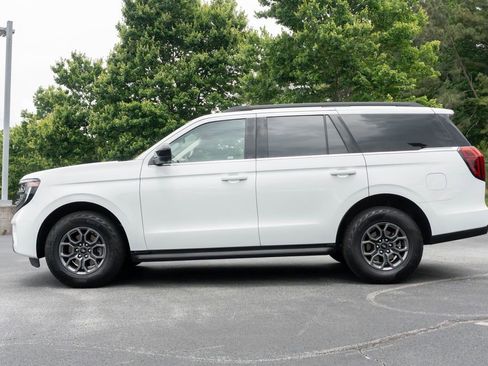 Used 2025 Ford Expedition Active RWD image 6