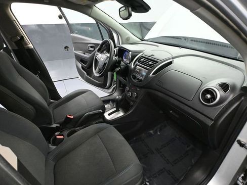 Used 2016 Chevrolet Trax LS image 38
