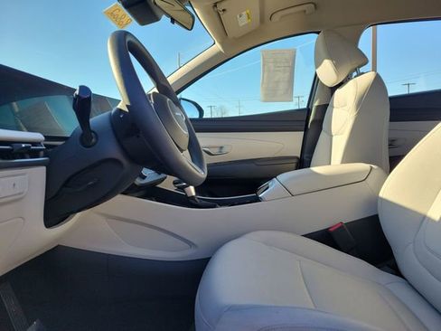 Used 2025 Hyundai Tucson SE image 15