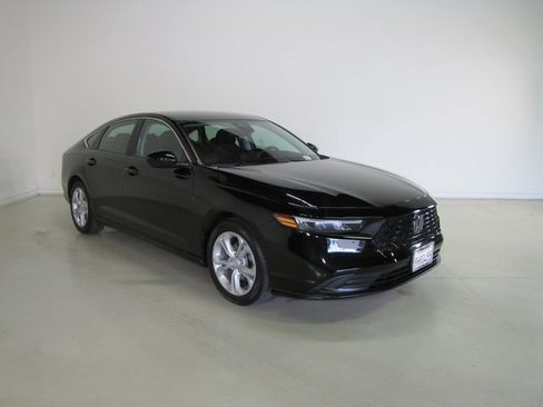 Certified 2023 Honda Accord LX image 3