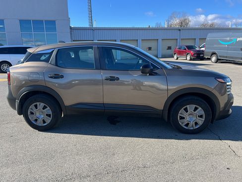 Used 2025 Nissan Kicks S image 4