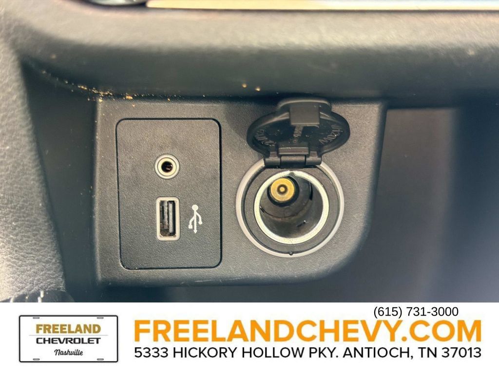 Used 2020 Nissan Kicks SR w/ SR Premium Package FWD image 30