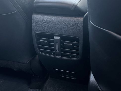 Used 2022 Toyota Corolla Cross XLE image 24