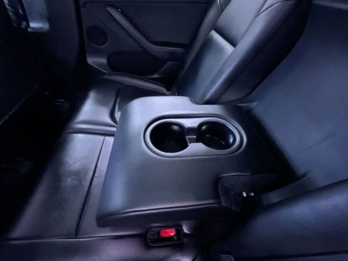 Used 2022 Tesla Model Y Long Range image 36