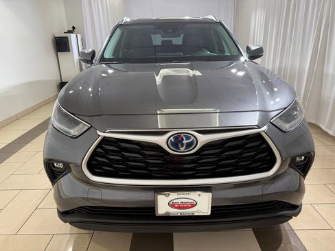 Used 2021 Toyota Highlander XLE AWD/4WD image 8