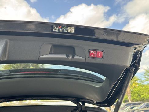 Used 2024 Mercedes-Benz GLE 350 4MATIC image 11