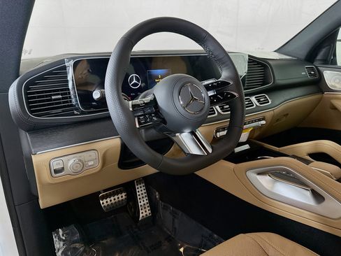 New 2026 Mercedes-Benz GLS 580 4MATIC image 9
