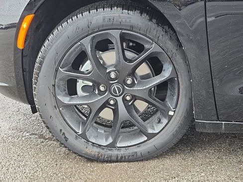 New 2026 Chrysler Pacifica Limited w/ S Appearance Package FWD image 10