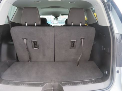 Used 2023 GMC Acadia SLE w/ Driver Convenience Package image 30