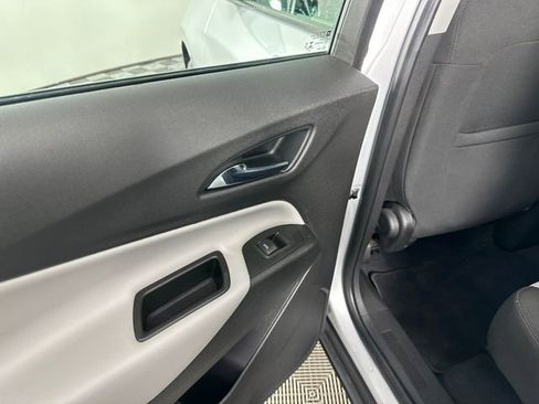 Used 2021 Chevrolet Equinox LS AWD/4WD image 12