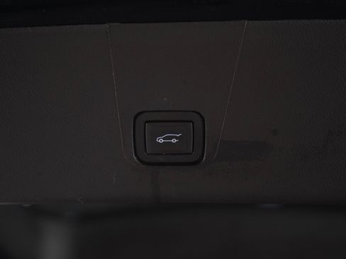 Used 2023 Chevrolet Traverse LT AWD/4WD image 18