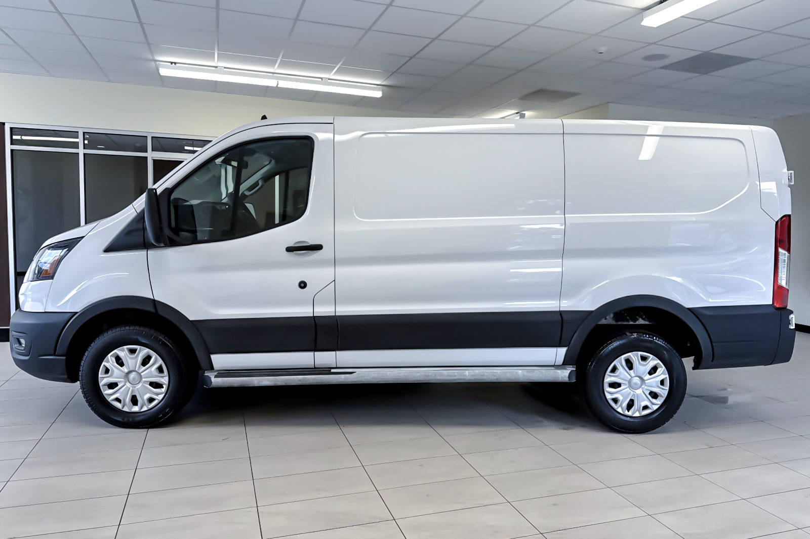 Used 2025 Ford Transit 250 Low Roof w/ Exterior Upgrade Package RWD image 7