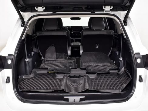 Used 2025 Toyota Highlander XLE AWD/4WD image 43