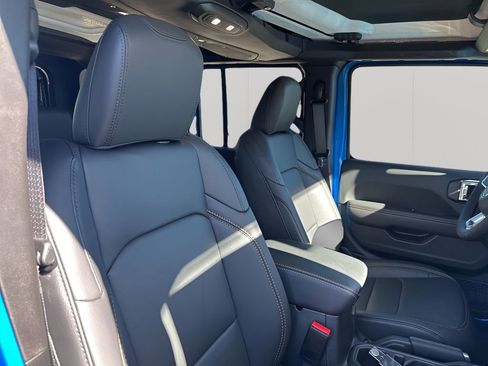 New 2026 Jeep Wrangler Unlimited Sahara AWD/4WD image 17