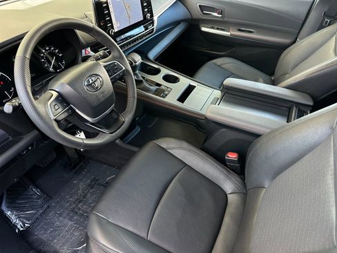Used 2024 Toyota Sienna XSE w/ XSE Plus Package image 9