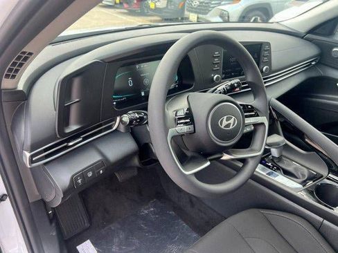 New 2025 Hyundai Elantra Hybrid FWD image 82