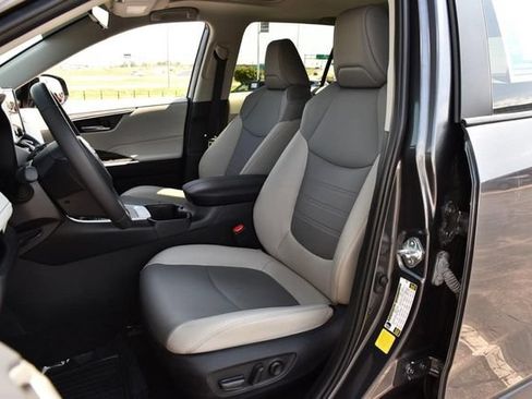 Used 2024 Toyota RAV4 XLE Premium FWD image 20