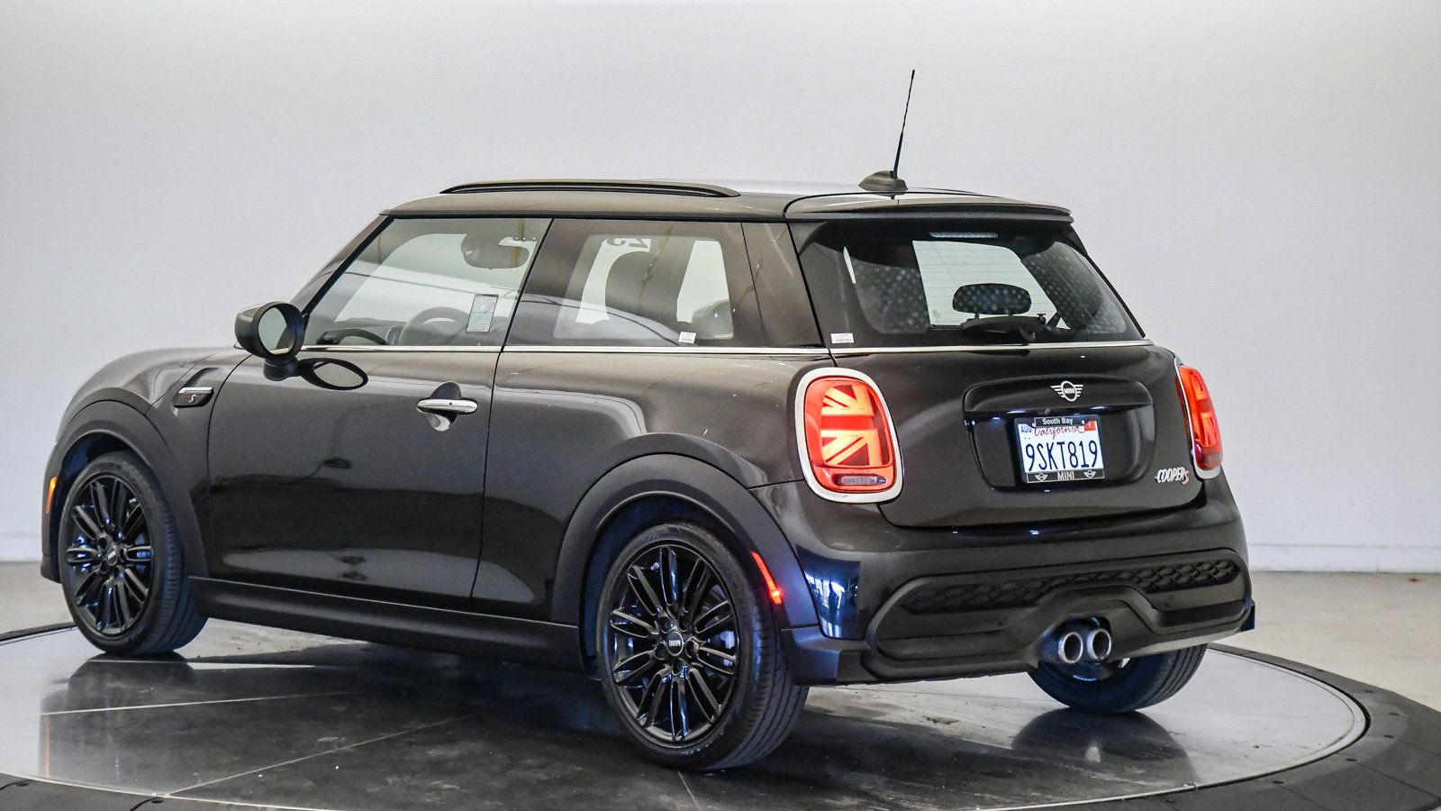 Used 2023 MINI Cooper S FWD image 2