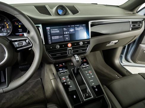 New 2026 Porsche Macan Base image 13