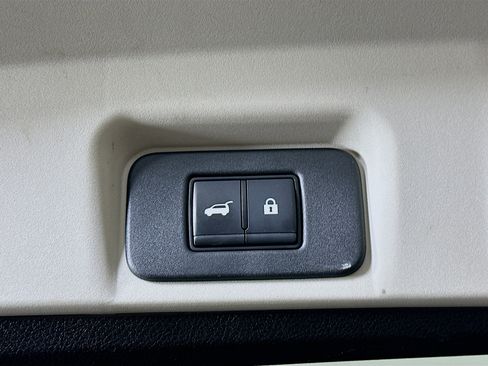 Used 2024 Nissan Ariya AWD image 29