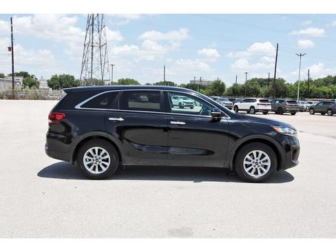 Used 2020 Kia Sorento L FWD image 2