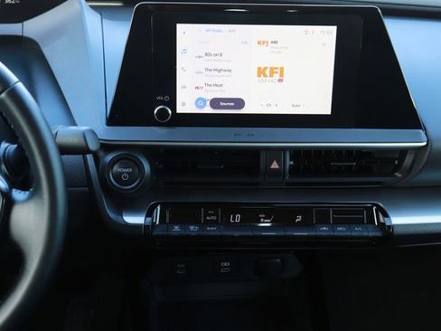 Used 2025 Toyota Prius LE image 14