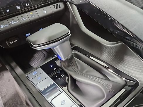 Certified 2025 Hyundai Elantra SEL image 26