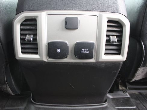 Used 2017 Ford F150 Lariat image 39