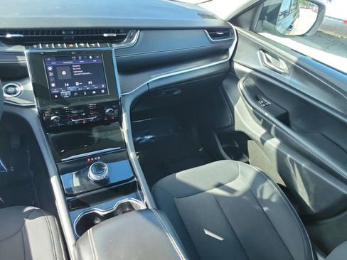 Used 2023 Jeep Grand Cherokee L Laredo image 18