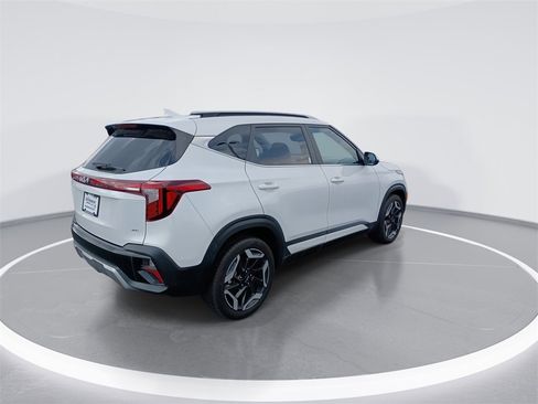 Certified 2024 Kia Seltos SX w/ SX Sunroof Package image 8