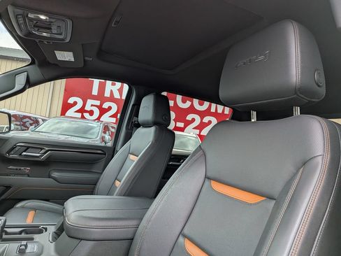 Used 2025 GMC Sierra 1500 AT4 w/ AT4 Premium Package AWD/4WD image 8
