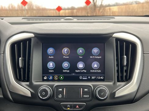 Used 2024 GMC Terrain SLE w/ Driver Convenience Package image 22