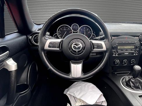 Used 2006 MAZDA MX-5 Miata Grand Touring RWD image 8