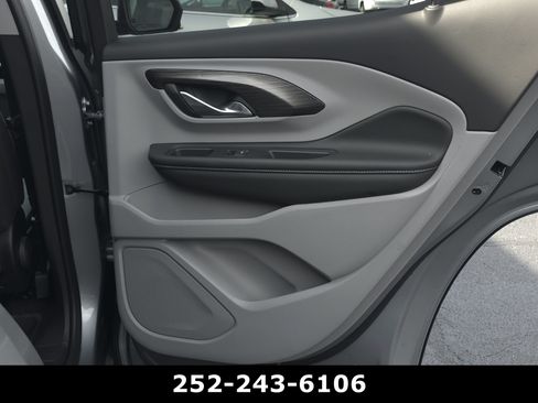 Used 2024 GMC Terrain SLE w/ Driver Convenience Package FWD image 35