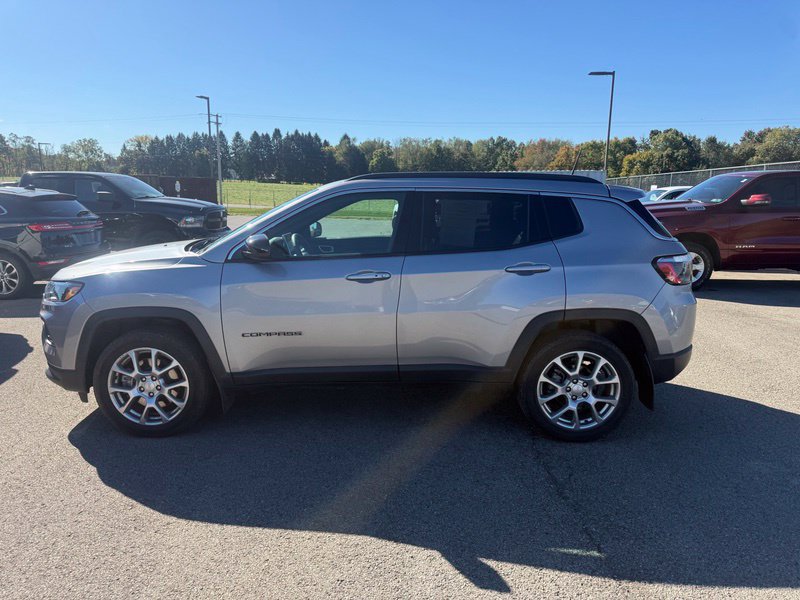 Used 2023 Jeep Compass Latitude AWD/4WD image 18