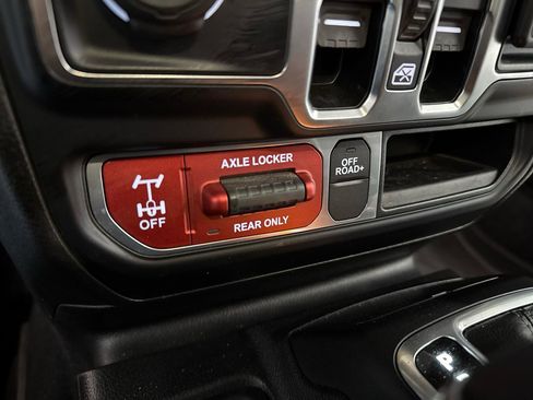 Used 2024 Jeep Wrangler Unlimited AWD/4WD image 24