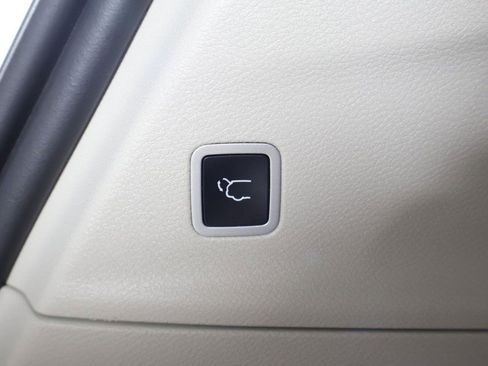 Used 2023 Chrysler Pacifica Limited FWD image 26