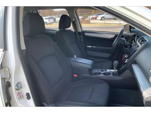 Used 2018 Subaru Outback 2.5i Premium image 7