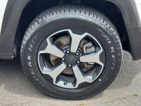 Certified 2022 Jeep Renegade Trailhawk AWD/4WD image 8