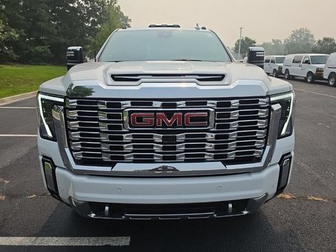 Used 2025 GMC Sierra 2500 Denali w/ Denali Reserve Package AWD/4WD image 11