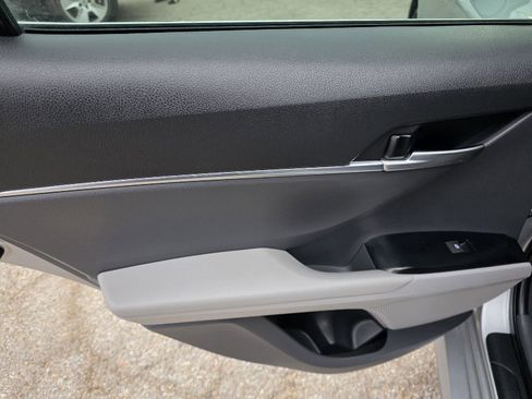 Used 2019 Toyota Camry LE image 30