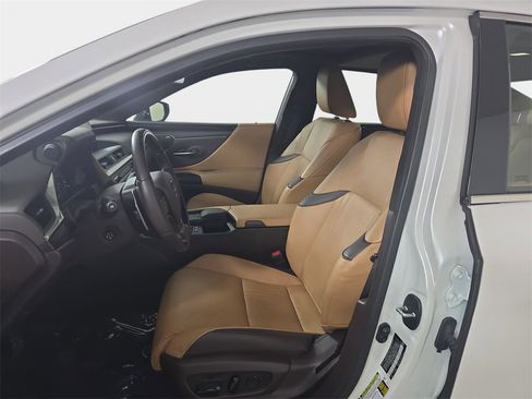 Used 2021 Lexus ES 300h w/ Luxury Package image 18