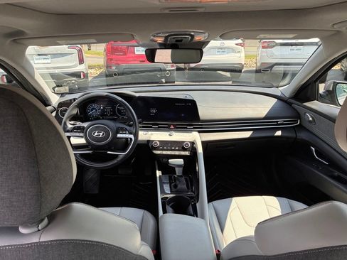 Used 2024 Hyundai Elantra Limited FWD image 14