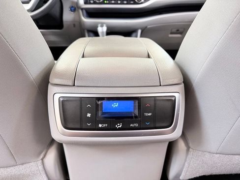 Used 2019 Toyota Highlander LE w/ Protection Package #3 AWD/4WD image 25