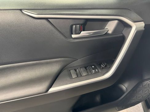 Used 2025 Toyota RAV4 XLE FWD image 33