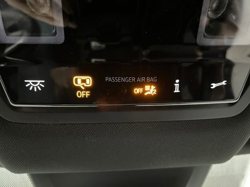 Used 2024 Volkswagen Atlas Cross Sport SE image 52